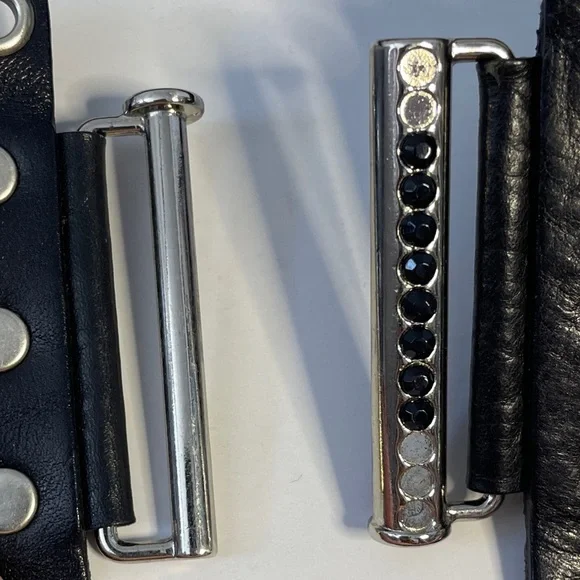 Vintage LE CHATEAU Y2K Black Leather Belt w Silver Eyelets & Crystal Front Clasp - Picture 4 of 10